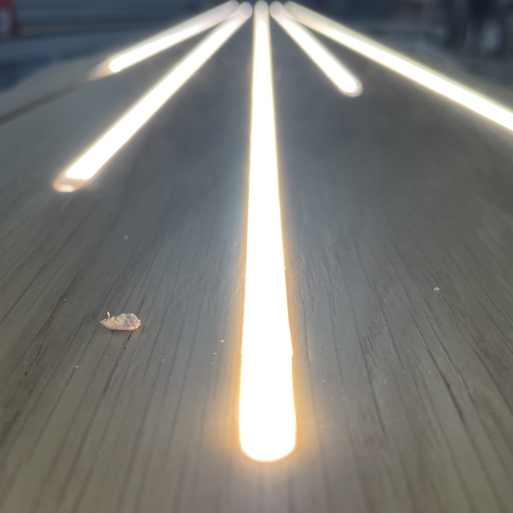 lumière a travers rainures